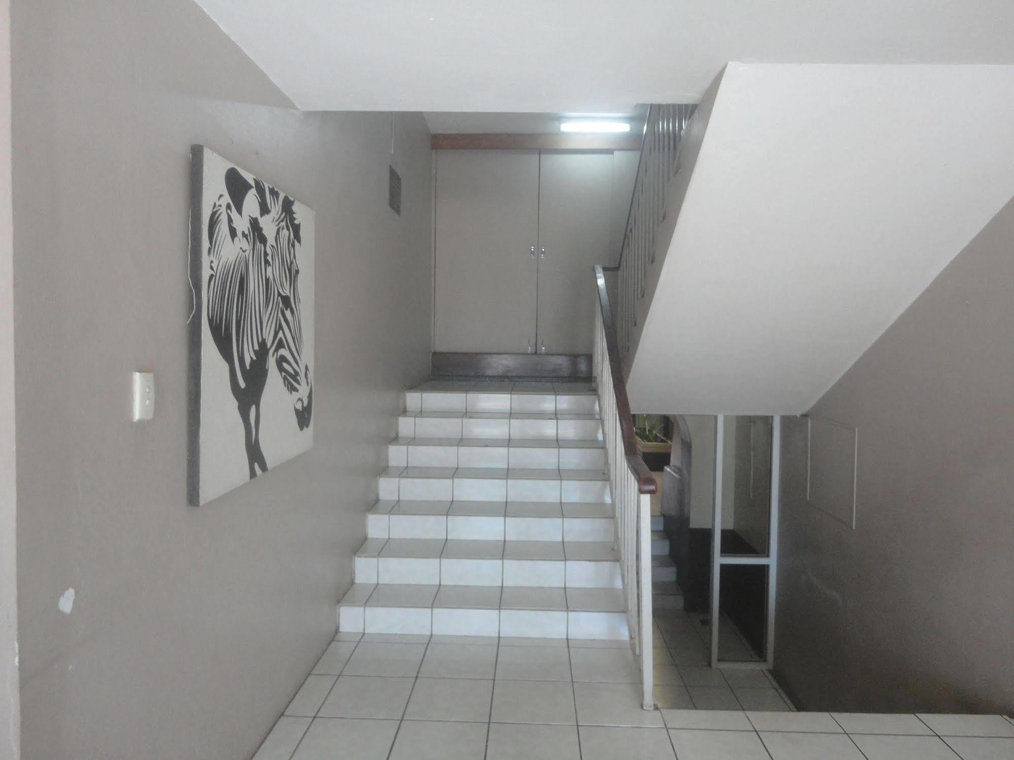 Hotel Olympic Port Vila Buitenkant foto