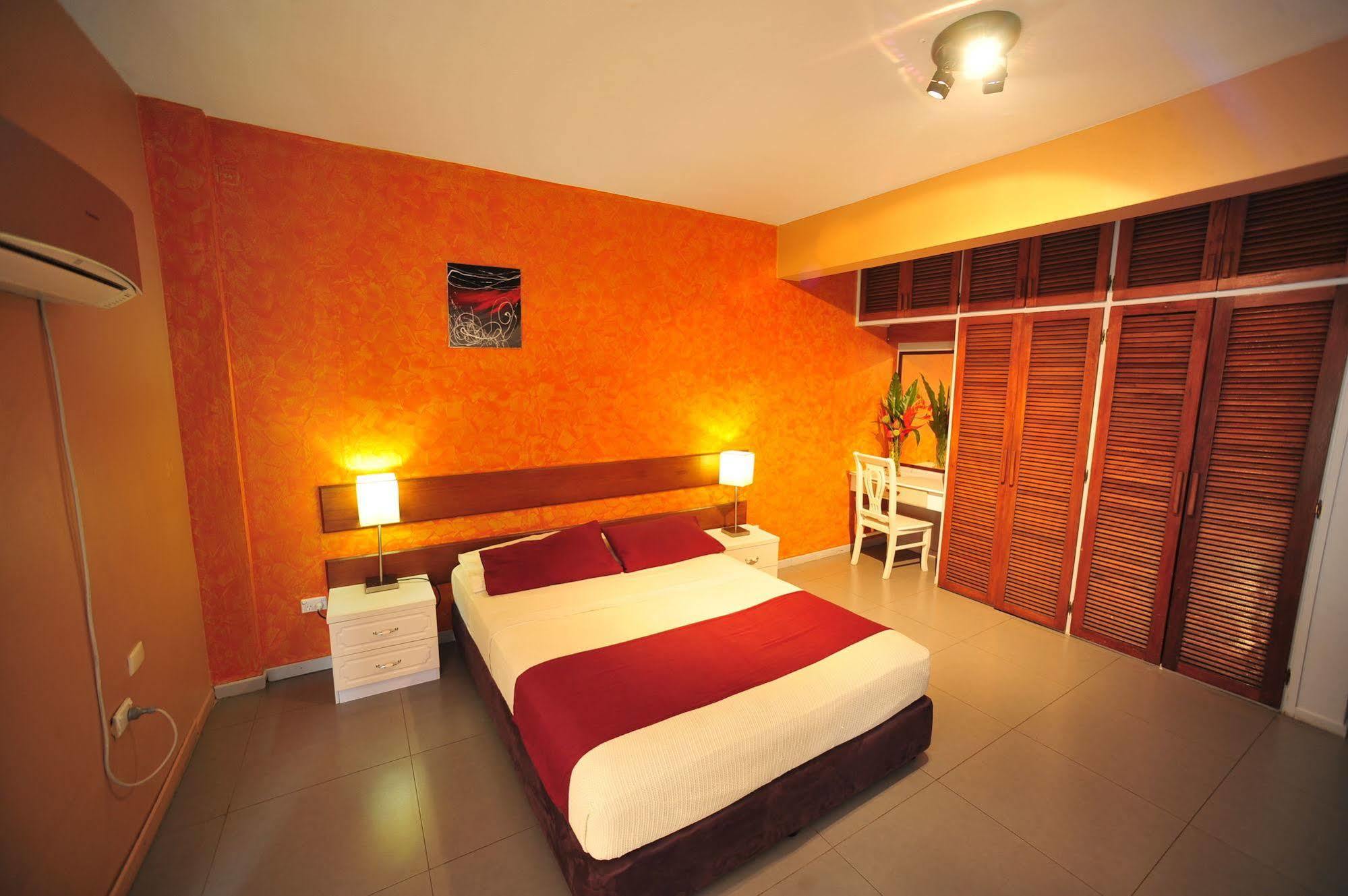 Hotel Olympic Port Vila Buitenkant foto